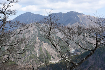1023蛭ヶ岳と不動の峰.JPG