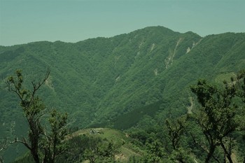 DSCF2399塔の岳と烏尾山.JPG
