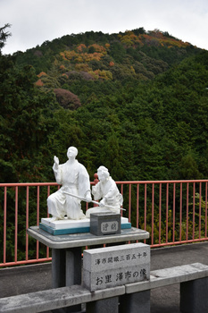 _DSC_2067お里澤市の像.JPG